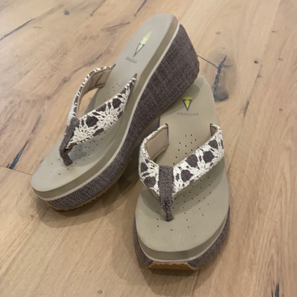 Women’s Volatile Wedge Sandals Size 10